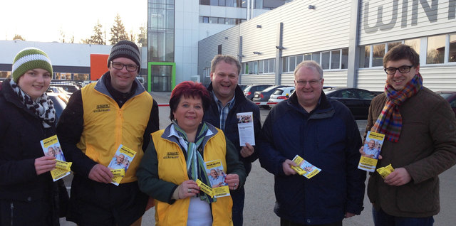 ÖAAB-Spitzenkandidatin Marianne Kraxberger (Mitte) mit ihrem Team beim Aktionstag. | Foto: ÖAAB Ried
