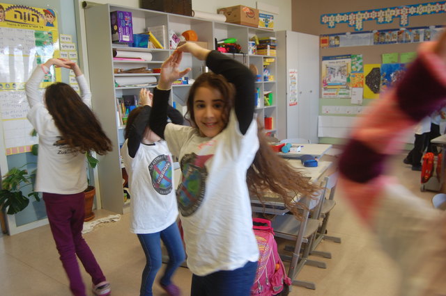 Jeden Tag in der Früh gibt es Bewegung, die Kinder trainieren wie die Astronauten.