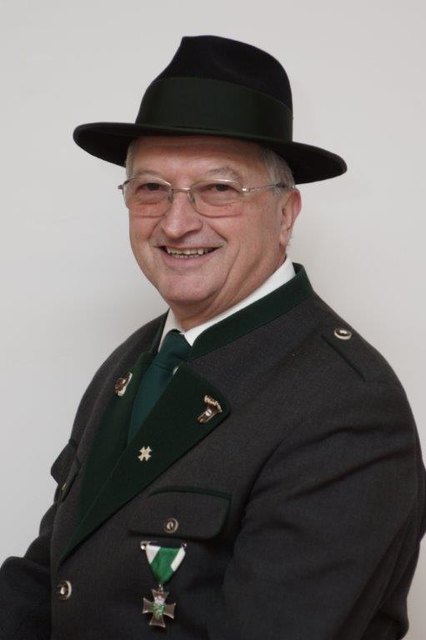 Fähnrich Helmut Kahr bittet um Dokumente für die Steiermarkchronik. | Foto: KK