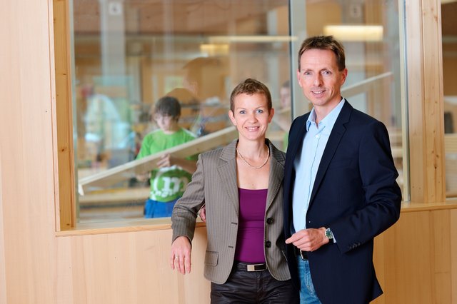 Die Geschäftsführer Claudia und Bernhard Mittermayr freuen sich über die Auszeichnung. | Foto: m-haus