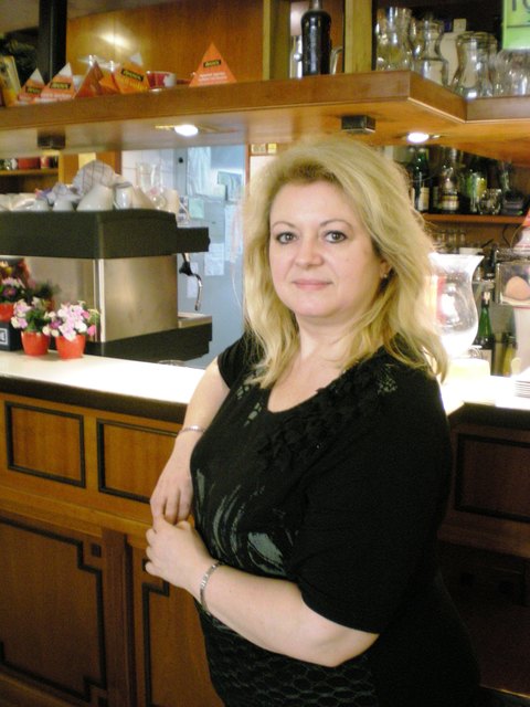 Gäste bleiben aus: Wirtin Karin Heinisch kämpft um ihr Café. Aufgeben will sie nicht.