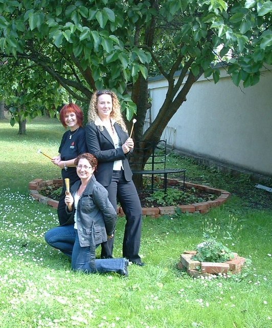 Künstlerinnen unter dem Maulbeerbaum vom Jardin SALON 1886 B.HILL mit Monika und Helga
