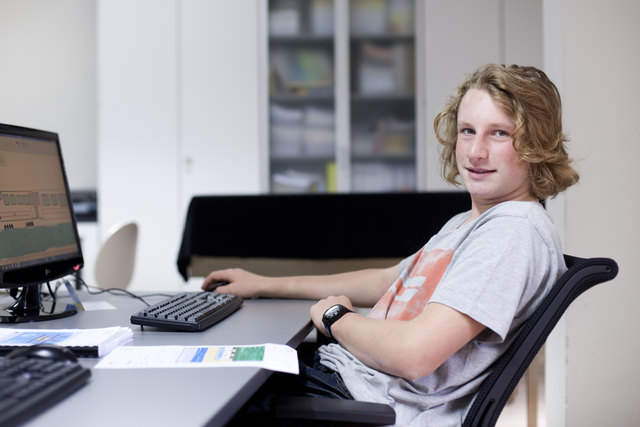 Neben der Absolvierung von Praktika und Arbeitserprobungen wird im AufBauWerk in Nikolsdorf der Europäische Computerführerschein erworben und der Abschluss Neue Mittelschule nachgeholt.