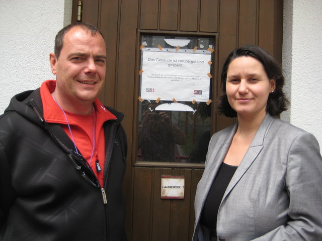 Platzwart Christian Schmalzl und Bezirkschefin Veronika Mickel-Göttfert wollen die Anlage Buchfeldgasse bekannter machen.