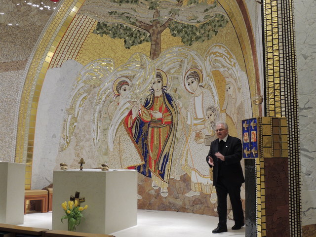 Altarbild der neugestalteten Kapelle im kath. Bildungshaus Sodalitas, Rektor Josef Kopeinig