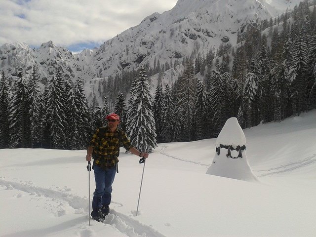 Der Schneeschuhgeher und die Kapelle Zita