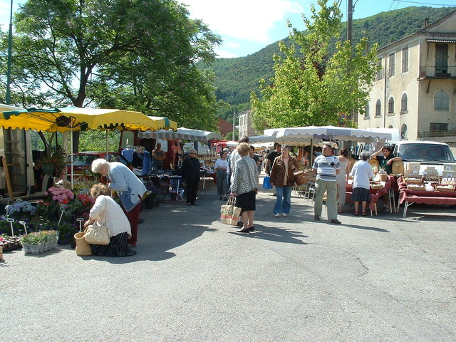 Markttag Donnerstag in Besseges