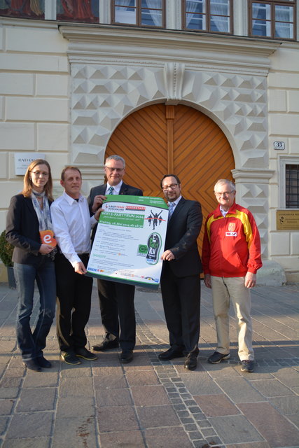 Veranstalter und Sponsoren präsentierten erstmals den WIFI E-Partyrun in Eisenstadt: Elke Hohlagschwandner – Burgenland Energie, Michael Weinreich & Rolf Meixner – Laufteam Burgenland-Eisenstadt, Bgm. Thomas Steiner,  Andreas Slowacek - Filialleiter der Erste Bank Eisenstadt, Josef Lackinger – Präsident des Bgld. Leichtathletikverbandes