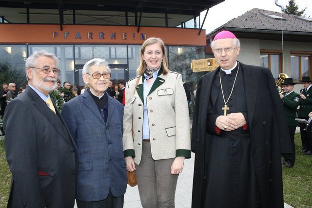 Regisseur Hans-Jürgen Weitschacher, Josef Gschanes, Barbara Eibinger, Diözesanbischof Egon Kapellari