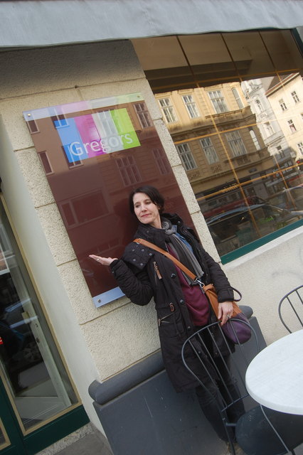 An der Konditorei Gregors liebt Tanja Ghetta nicht nur die Mehlspeisen, sondern auch das große Fenster, durch das man den Mitarbeitern beim Arbeiten zusehen kann.