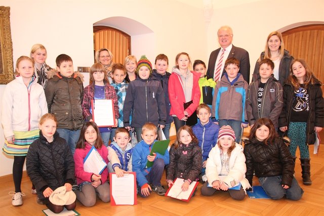 Die dritten Klassen der Praxisvolksschule der KPH Krems besuchten Bürgermeister Dr. Reinhard Resch im Rathaus | Foto: Foto: Stadt Krems
