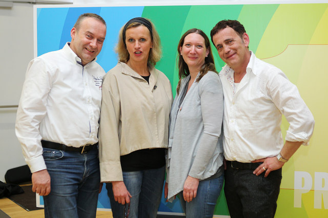 Die Entwickler der Programme, die "Theaterpädagogische Werkstatt" aus Osnabrück (D), feierte gemeinsam mit dem Österrreichischen Zentrum für Kriminalprävention. v.l.n.r. Günther Ebenschweiger (Präsident des ÖZK), Anna Pallas (TPW, Osnabrück, D), Barbara Jauk (Vizepräsidentin des ÖZK) sowie Reinhard Geste (TPW,  Osnabrück, D).