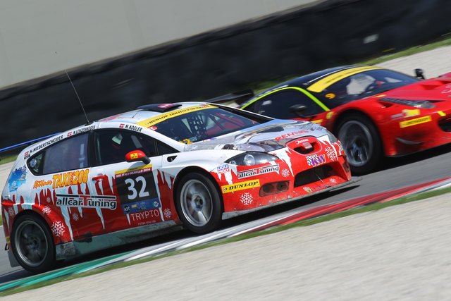 Auf der Rennstrecke erreichten die Piloten wie Michael Kogler bis zu 238 Stundenkilometer. | Foto: Prefa Racing Team