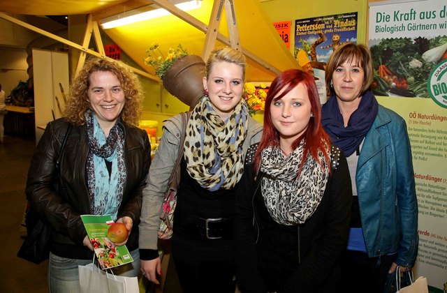 Christine Fuchsberger, Jasmin Scheibl, Susanne Syen und Petra Huemer ließen sich die OÖ Gartenland Tour nicht entgehen. | Foto: Helmut Klein