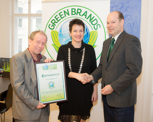 Juryvorsitzender Dr. Friedrich Hinterberger (Sustainable Europe Research Institute), Susanne Lontzen (Coca-Cola Hellenic), Norbert Lux (GREEN BRANDS)