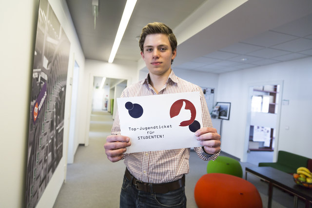 Maximilian Lassmann hat die Facebook-Initiative "Wir wollen das Top-Jugendticket auch für Studenten" gegründet.