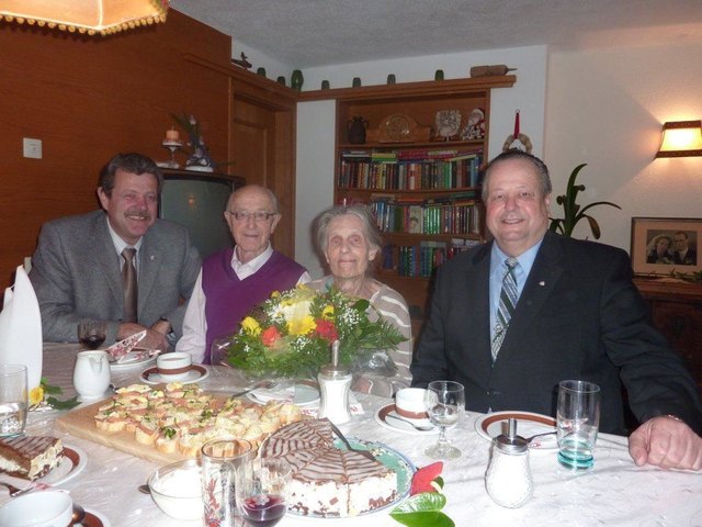 BH Dr. Markus Maaß, Jubelpaar Josef und Erika Srebocan und Bgm. Reinhard Knabl. | Foto: Gemeinde Ried