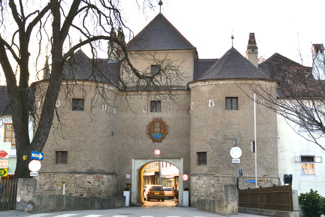 Skandal in der Römerstadt, "Kleiner Römer" hat sich im Ton vergriffen. (Im Bild das Römertor)