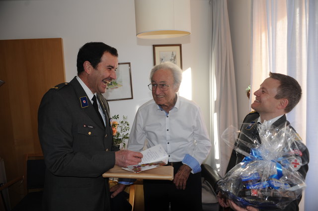 Geburtstagskind Robert (Mi.) mit  Cattani Toaba und Obmann Andreas Hlavac | Foto: Zigler