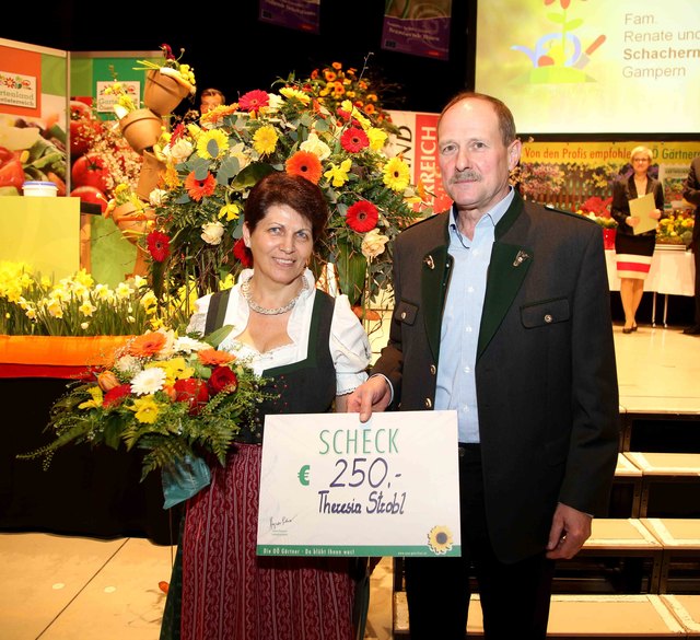 Theresia Strobl aus Oberwang siegte in der Kategorie "schönstes Bauernhaus". | Foto: Helmut Klein