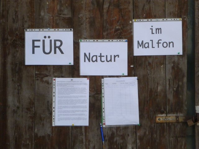 An einer Stadelwand im Zentrum von Pettneu konnte gegen die Skiverbindung St. Anton-Kappl unterschrieben werden.
