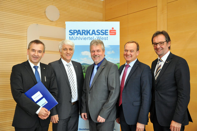 Vorstandsvorsitzender Klaus Klopf, sein Stellvertreter Ignaz Kopf, Rohrbachs WKO-Obmann Herbert Mairhofer, Wirtschaftspark-Obmann Wolfgang Schirz und WKO-Obmann Reinhard Stadler (Urfahr-Umgebung) - von links.