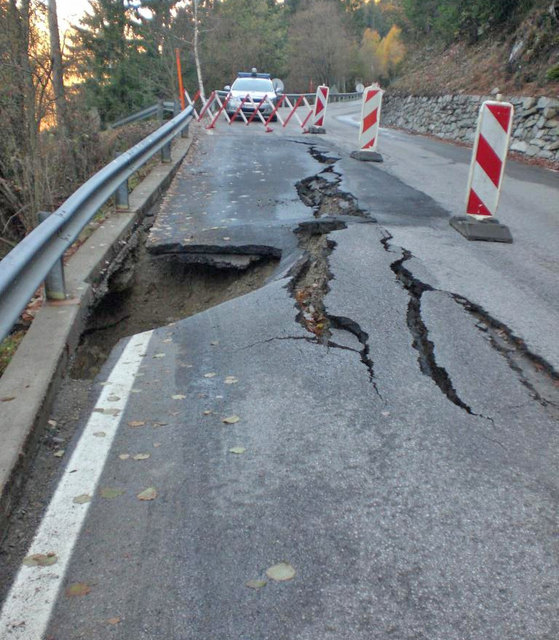 Drei Kilometer an kaputten Straßen können in etwa durch den Verkauf des Straßenmeisterei-Stützpunktes Ratzenegg saniert werden