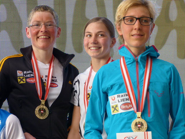 Die frisch gebackenen Crosslauf-Staatsmeisterinnen Irmgard Huber, Theresa Moser und Susanne Mair (v.l.)
