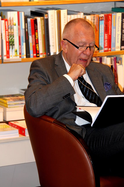 Schauspieler Günther Lieder las aus Rudolf Alexander Mayrs neuem Buch "Lächeln gegen die Kälte".