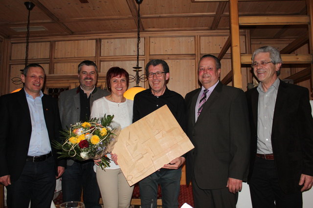 Abschiedsfeier: Paul Greiter, Markus Pale, Bernadette und Roland Peitner, Reinhard Knabl und Helmut Kofler (v. l.). | Foto: W. Handle
