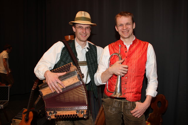 Einzigartige Melodien ließen Hubert Brunauer und Jakob Brandauer in der Bachschmiede erklingen.