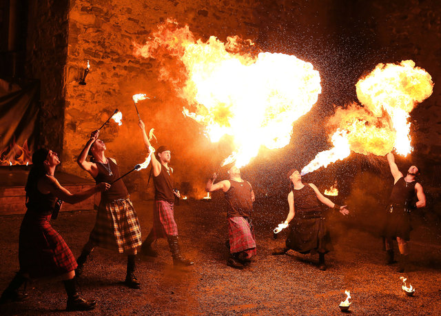 Feuershow von den Fire Flyer.