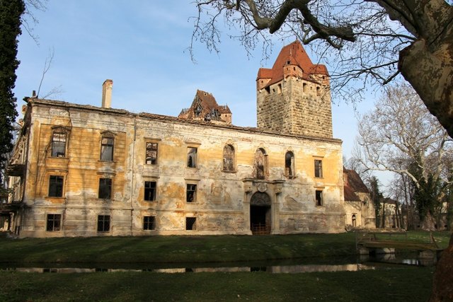 Schloss Pottendorf und Park. Neusiedl am See