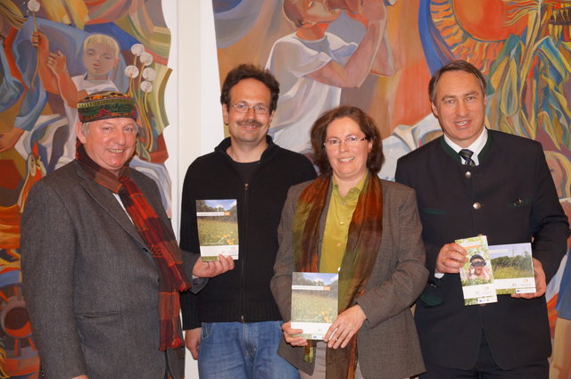 Auftakt in Pressbaum: Stadtrat Peter Samec, Harald Rötzer, Elisabeth Wrbka und Bürgermeister Josef Schmidl-Haberleitner.
