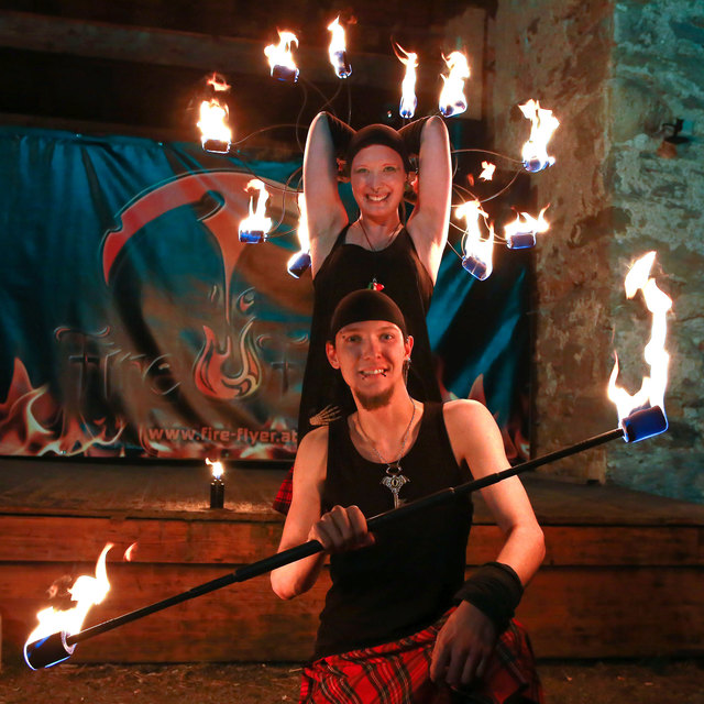 Manuel Pronebner und Jaqueline Singer von den "Fire Flyer".