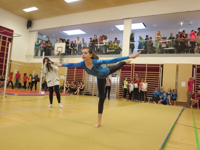 Viele Zuschauer schauten den TurnerInnen von der Galerie aus zu. | Foto: Privat