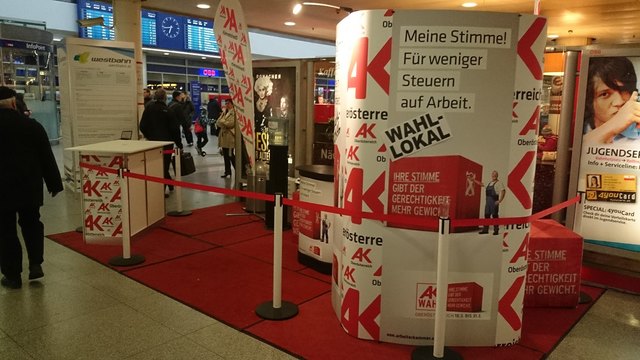 AK - Wahllokal am Linzer Hauptbahnhof, heute am 24. 03. 2014 um kurz nach 6 Uhr in der Früh!