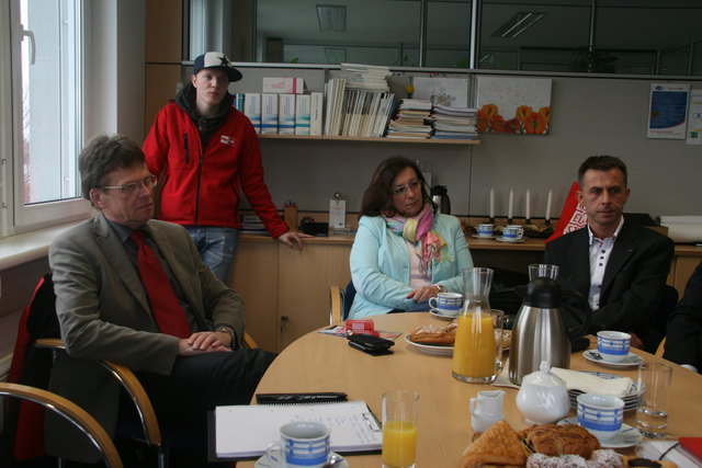 Beim Pressegespräch im AMS: Rudolf Kernstock, Brigitte Radl und Rene Strametz. | Foto: Zeiler