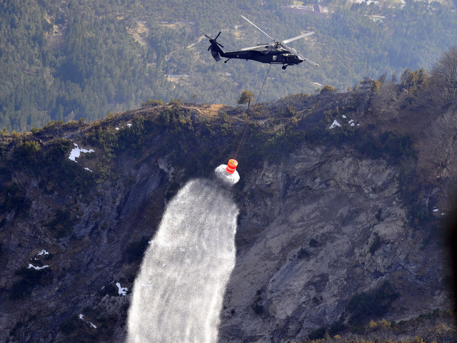 Die Löschaktion der Hubschrauber hat hunderttausende Euros gekostet. | Foto: ZOOM-Tirol