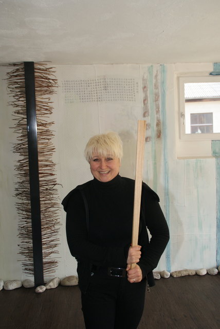 Kyosaku - mit dem Stab wird man auf die Schulter geschlagen, das ist eine Form der Akupressur