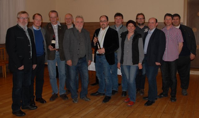 Gemeinderat Erich Vodicka, Verkoster Dipl.-Ing. Nemec Harald, Preier Gottfried, Verkoster Ing. Kaider Josef, Bürgermeister Franz Schweng, Weinbauvereinsobmann und g.f. Gemeinderat Franz Weingartshofer, Verkoster Adolf Graf, Verkosterin Maria Faber-Köchl, Verkoster Michael Martin, Verkoster Strobl Lorenz, Verkoster Schodl Robert, Gemeinderat Franz Antoni. | Foto: Preier