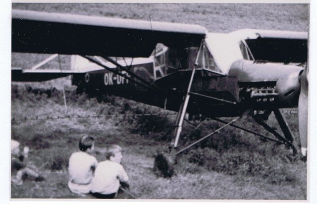 Das Flugzeug von Emil Svec nach der damaligen Landung in Wilfersdorf. | Foto: privat