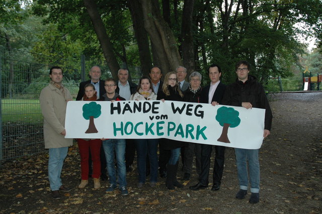 Einigung im Hockepark-Streit: Die Anrainer hatten im Vorfeld lautstark gegen das Bauprojekt protestiert. | Foto: Foto: BV 18