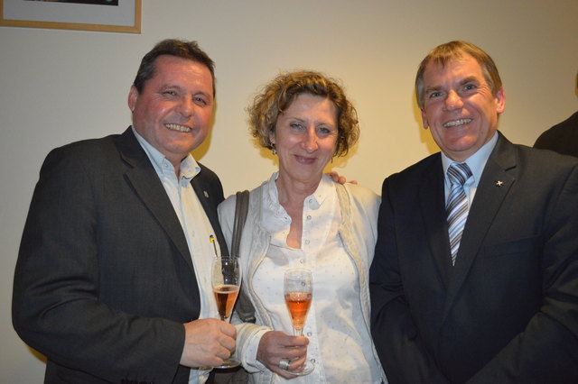 Franz Schneider, Elisabeth Zottl und Bankdirektor Gerhard Fastenberger sind auf die kommenden Projekte gespannt.