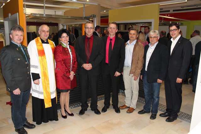 Die L & M Tor-Center-Inhaber Christoph Lueger und Helmut Maierhofer im Kreis der Ehrengäste.