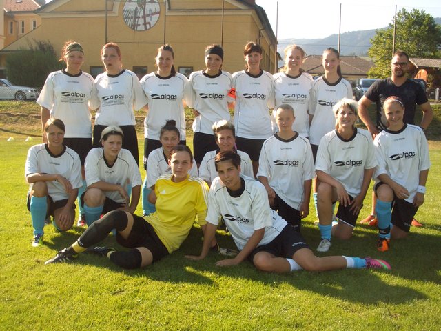 Das Team aus Sirnitz mit Trainer Michael Bedermann (re. hi.)