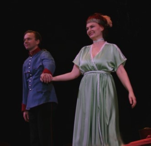 Christina Saginth überzeugend als 'Die Schauspielerin' und Markus Hamele als 'Der Graf'