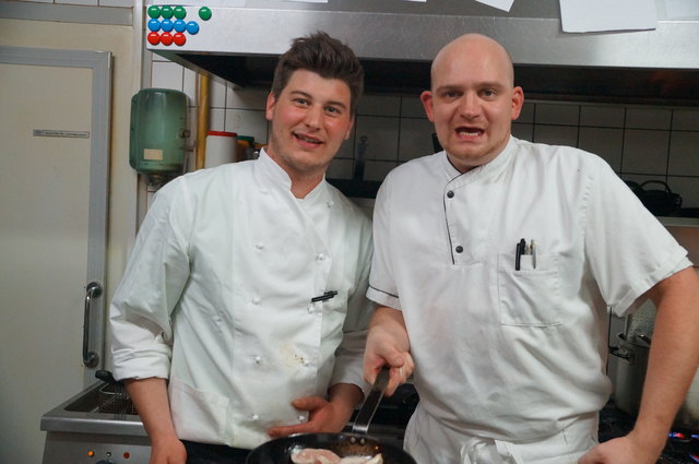 Lukas Briza und Wirts-Chef Roland Mayer wissen, wie man AllergikerInnen bekocht.