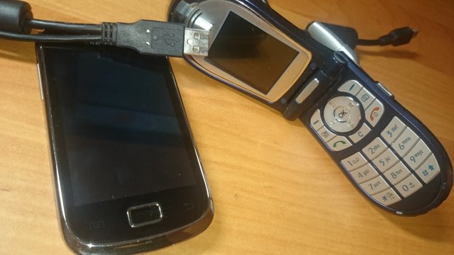 Durch so eine Sperre wird das gestohlene Handy total blockiert, total blockiert auch für den Fall, dass der Dieb eine neue SIM-Karte im gestohlenen Gerät einsetzen sollte.