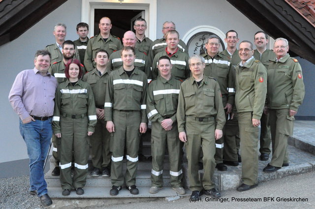 Die erfolgreichen "Technischen Hilfeleister" der FF Obererleinsbach mit Bgm. Herbert Lehner, Abschnitts-Feuerwehrkommandant Helmut Neuweg und dem Bewerterteam.